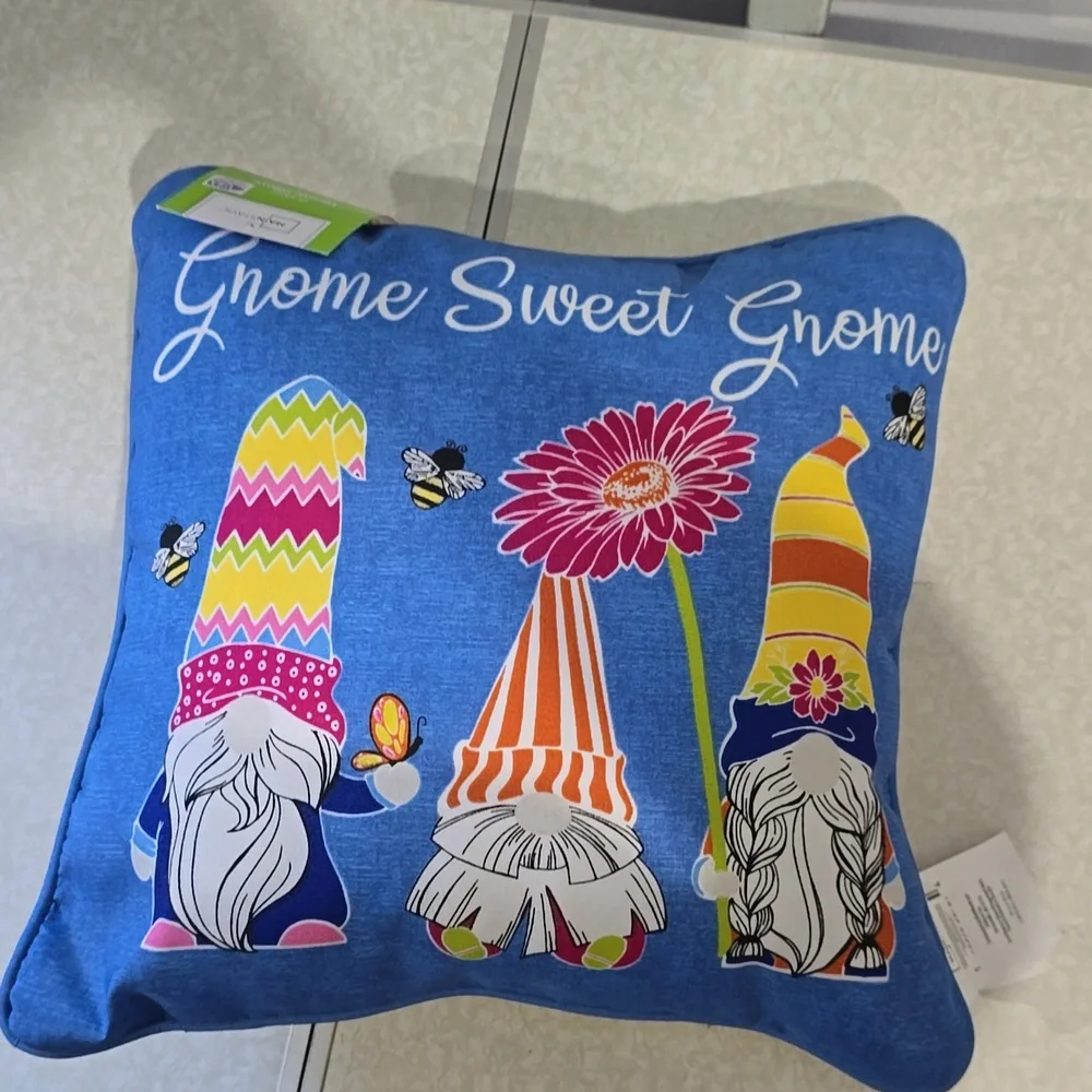 Mainstays Outdoor‎ Throw Pillow Gnome Swwt Gnome NWT